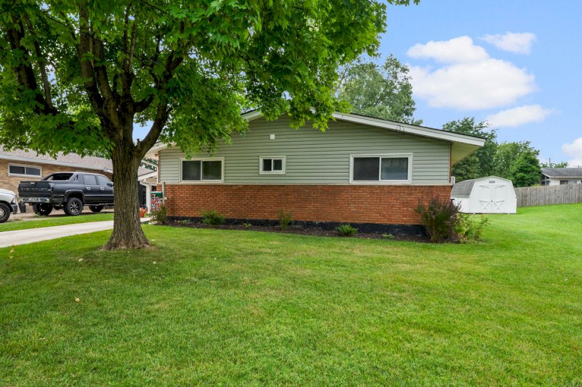 965 Hollytree Dr