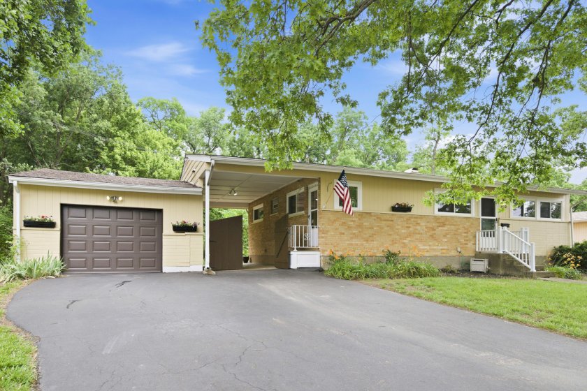 962 Hollytree Dr