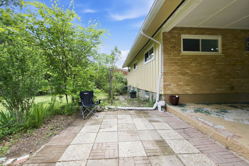 962 Hollytree Dr