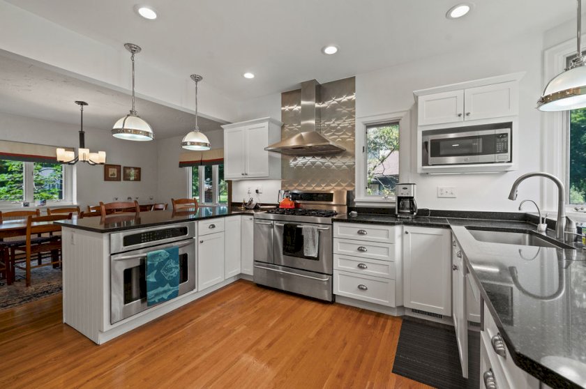 3778 Broadview Dr