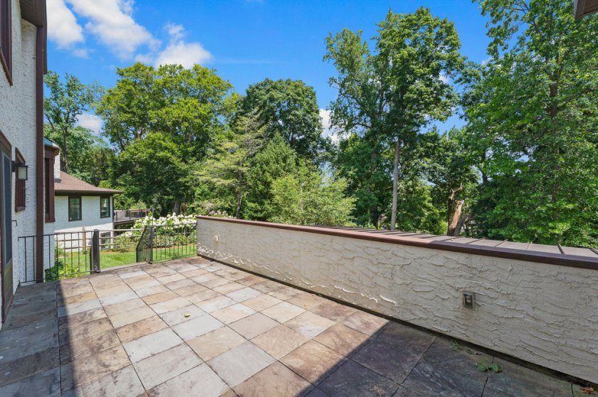 3778 Broadview Dr