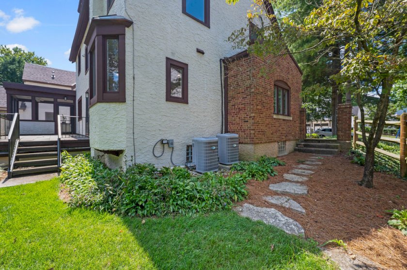 3778 Broadview Dr