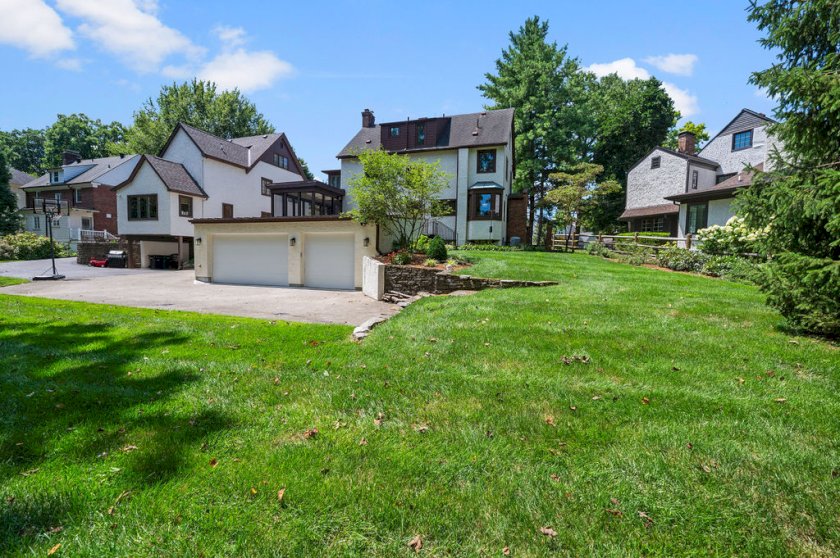 3778 Broadview Dr