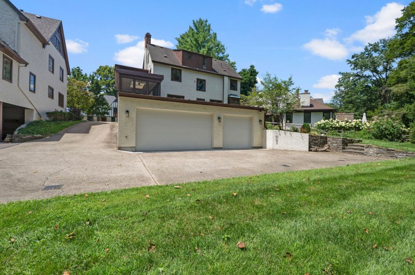 3778 Broadview Dr
