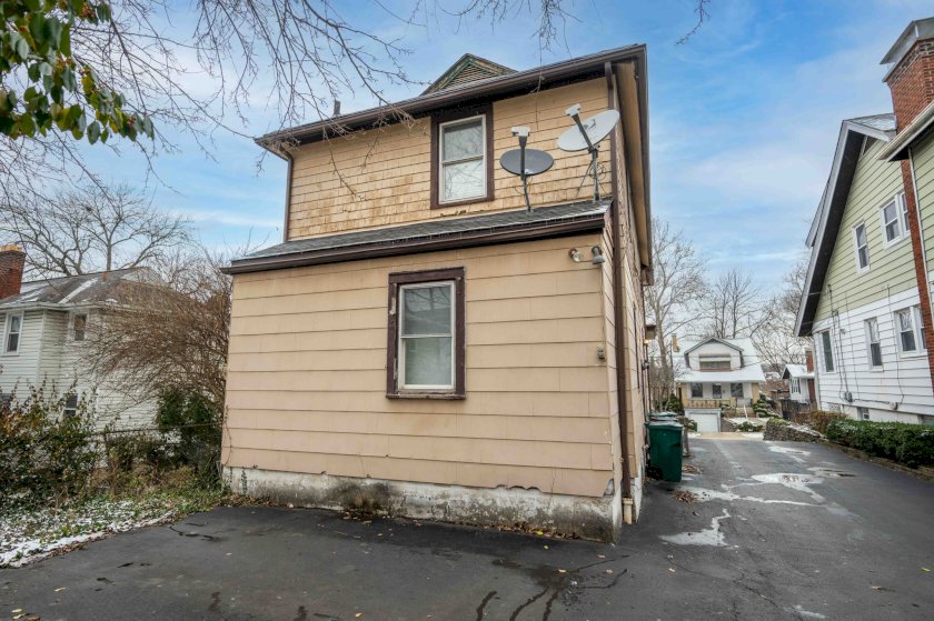 3409 N Club Crest Ave