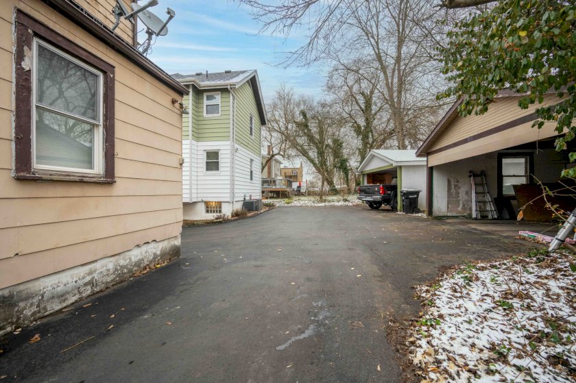 3409 N Club Crest Ave