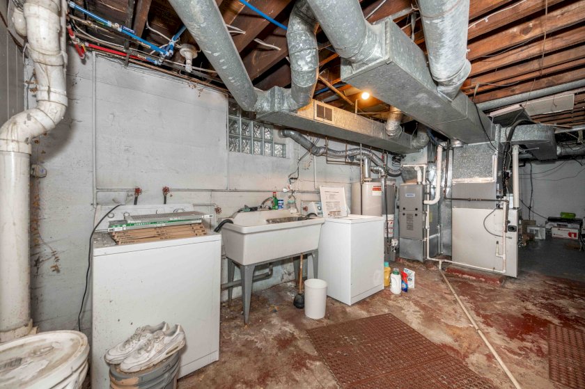 3409 N Club Crest Ave