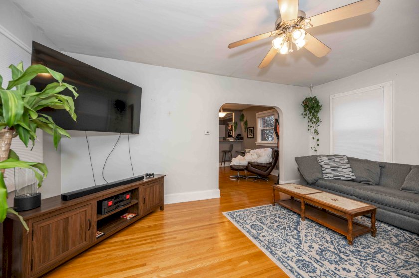 3409 N Club Crest Ave