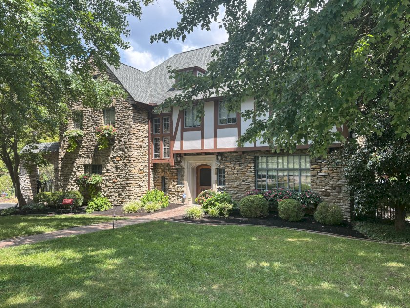 9 Annwood Lane
