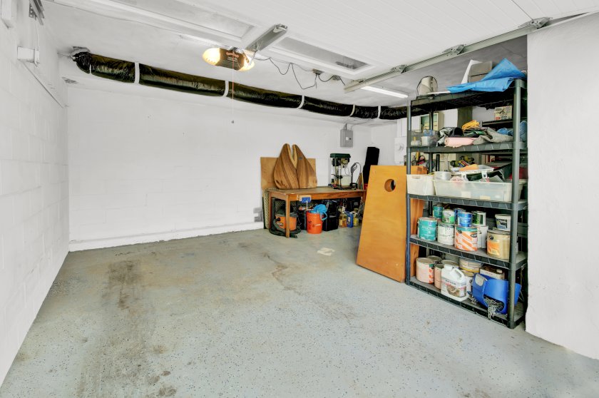 1131 BEVERLY HILL DR