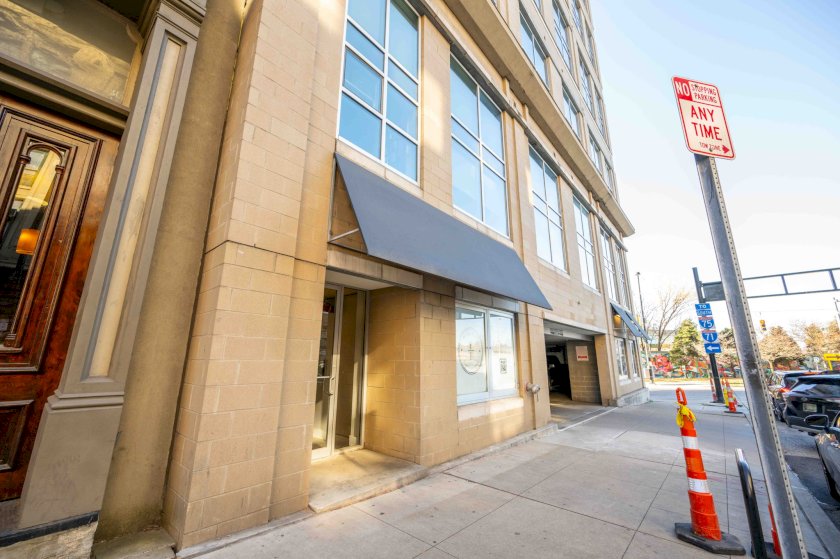 353 W 4th St Unit 305