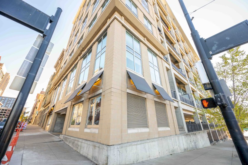 353 W 4th St Unit 305