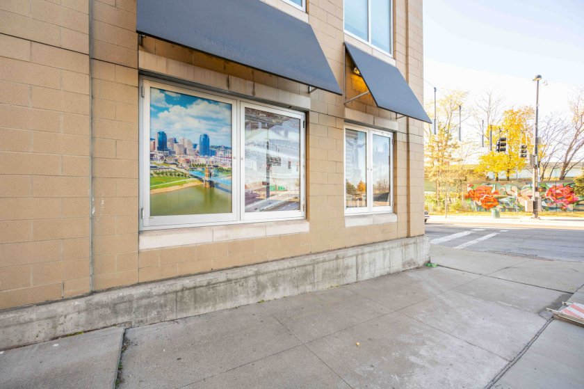 353 W 4th St Unit 305