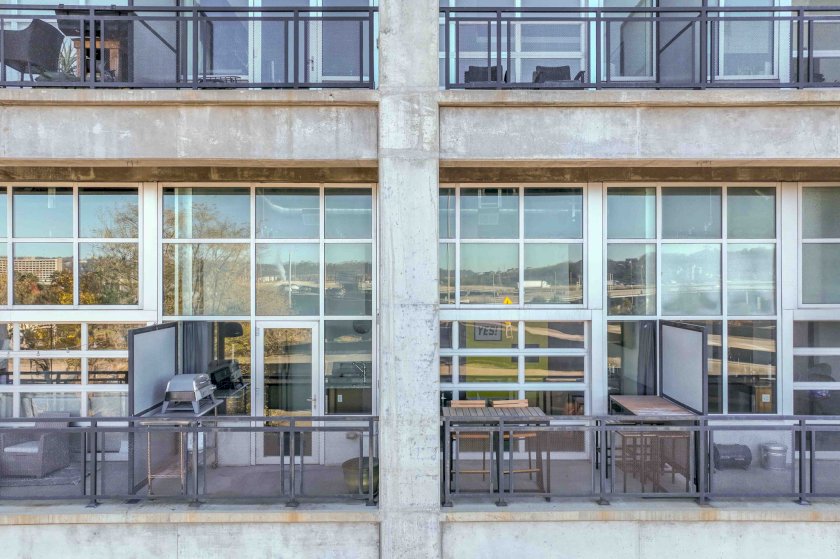 353 W 4th St Unit 305