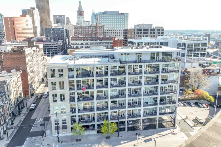 353 W 4th St Unit 305