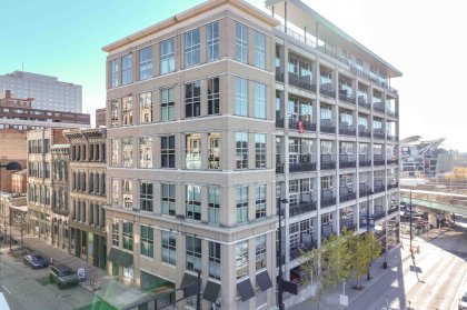 353 W 4th St Unit 305