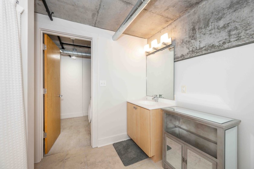 353 W 4th St Unit 305