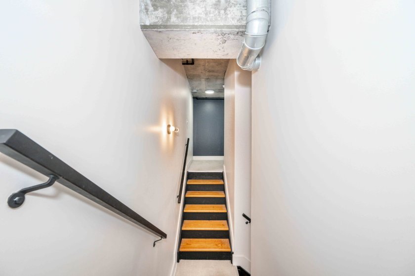 353 W 4th St Unit 305