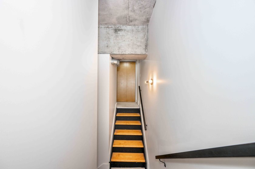 353 W 4th St Unit 305