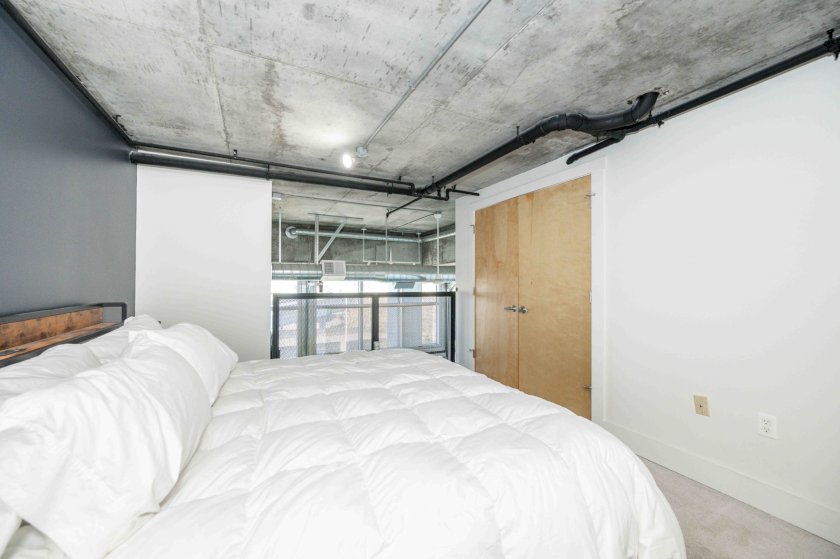 353 W 4th St Unit 305