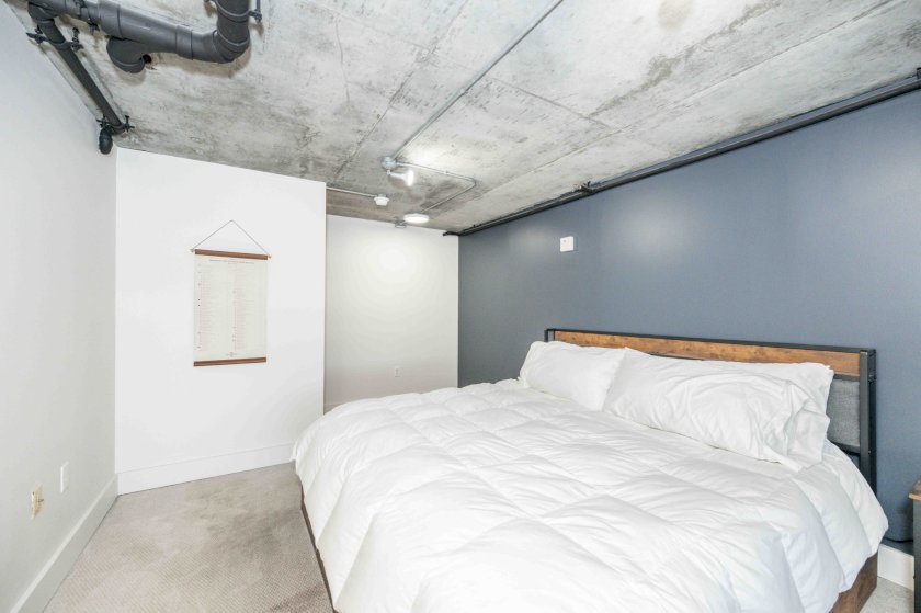 353 W 4th St Unit 305