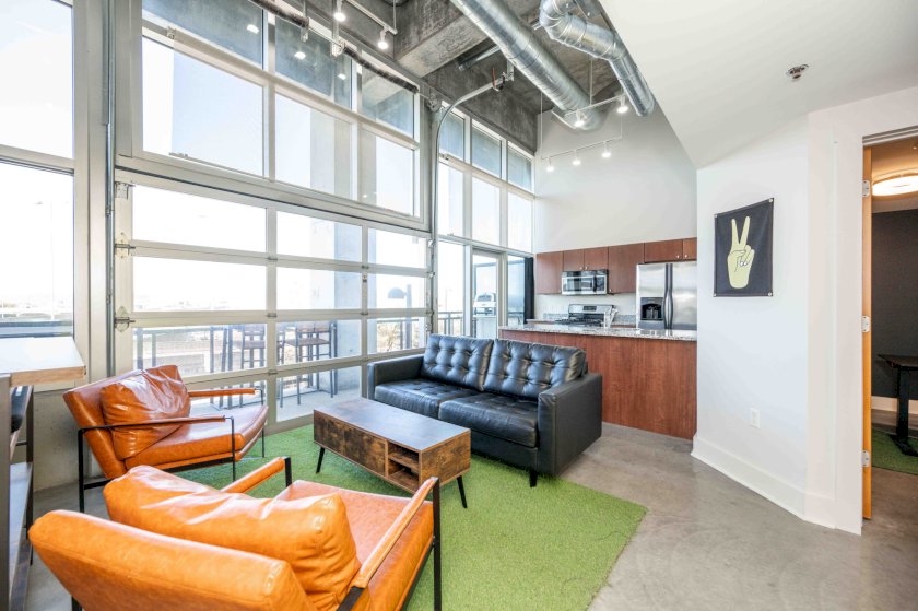 353 W 4th St Unit 305