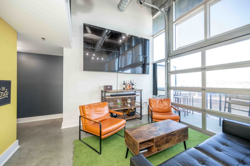 353 W 4th St Unit 305