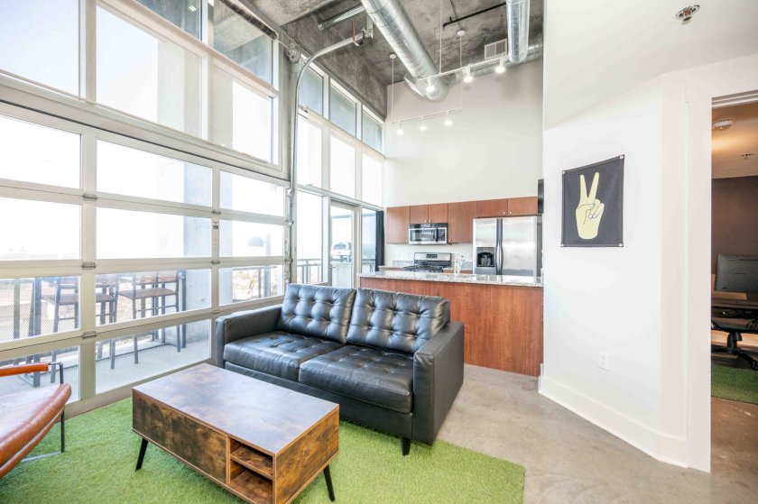 353 W 4th St Unit 305