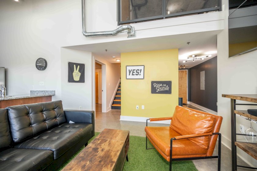 353 W 4th St Unit 305