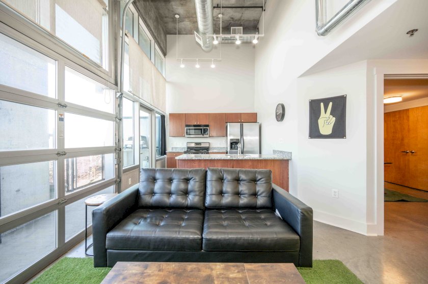 353 W 4th St Unit 305