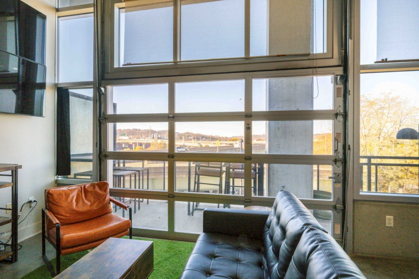 353 W 4th St Unit 305