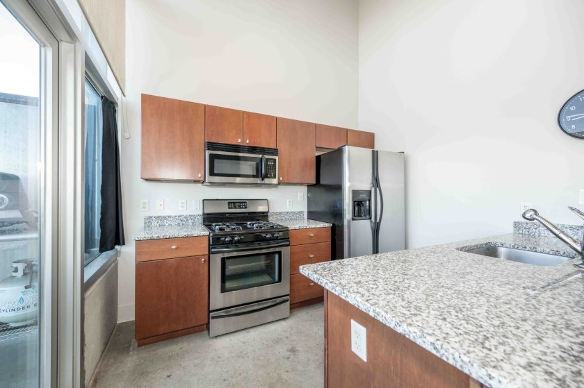 353 W 4th St Unit 305