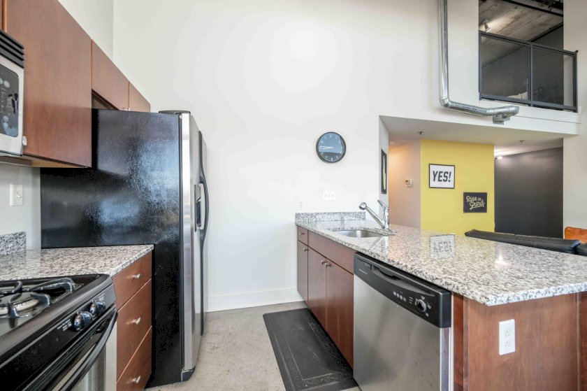 353 W 4th St Unit 305