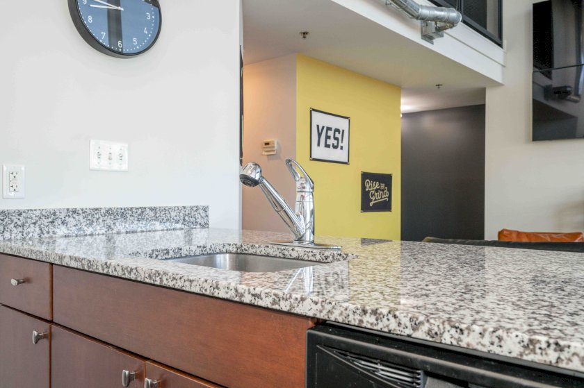 353 W 4th St Unit 305