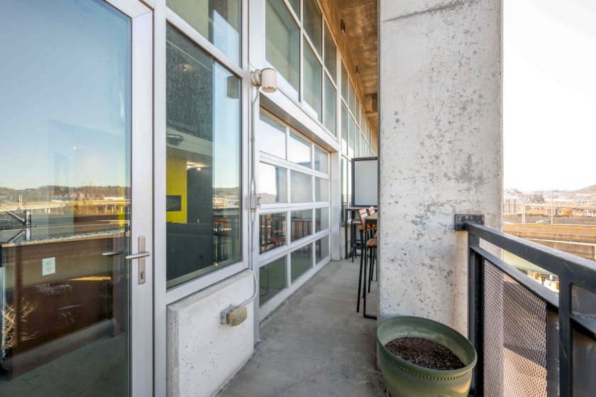 353 W 4th St Unit 305