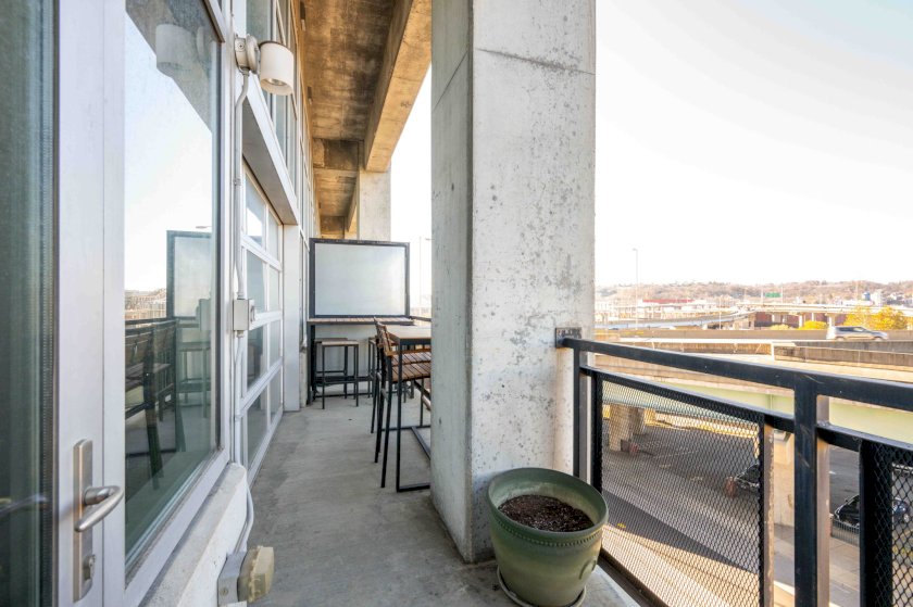 353 W 4th St Unit 305