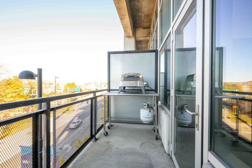 353 W 4th St Unit 305