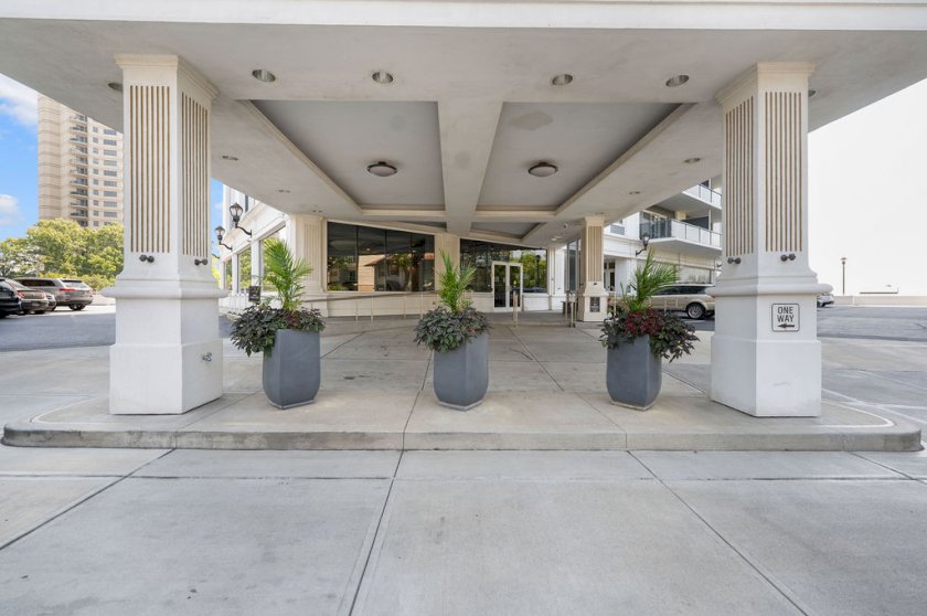 2200 Victory Pkwy Apt 1405