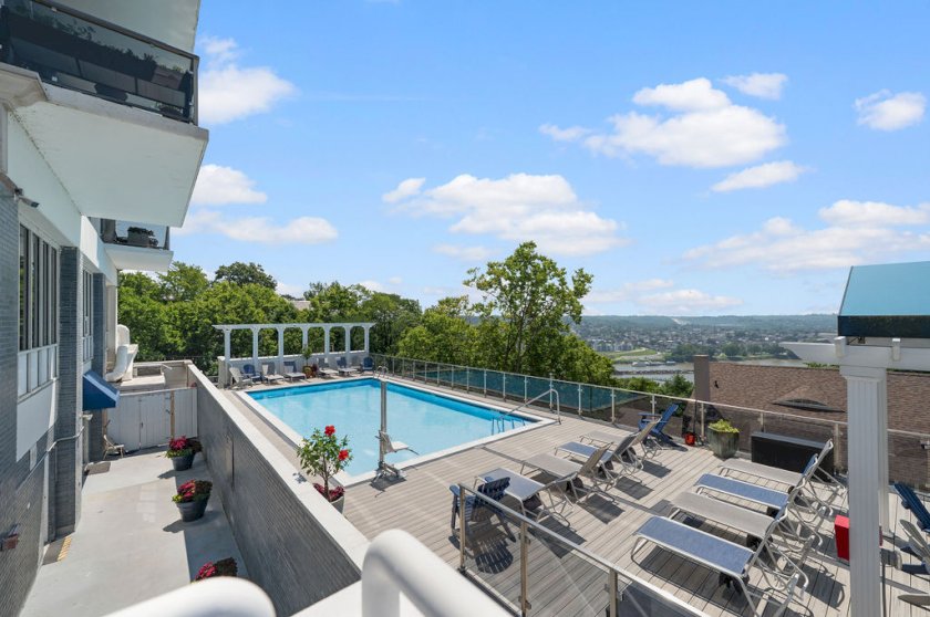 2200 Victory Pkwy Apt 1405