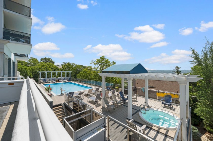 2200 Victory Pkwy Apt 1405