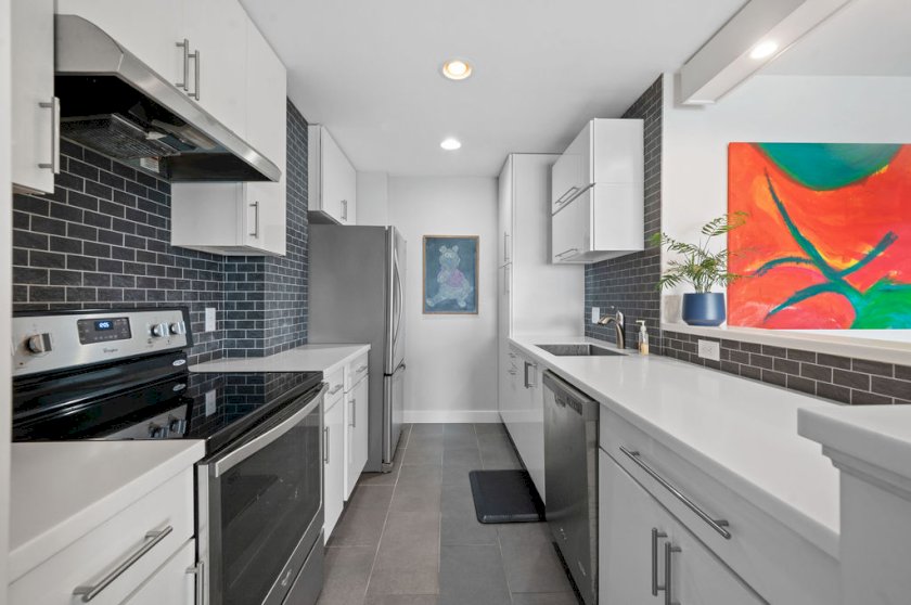2200 Victory Pkwy Apt 1405