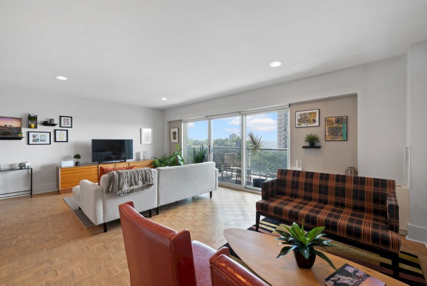 2200 Victory Pkwy Apt 1405