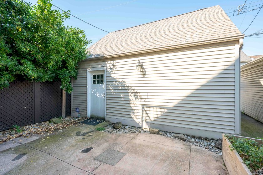 929 Weninger Cir