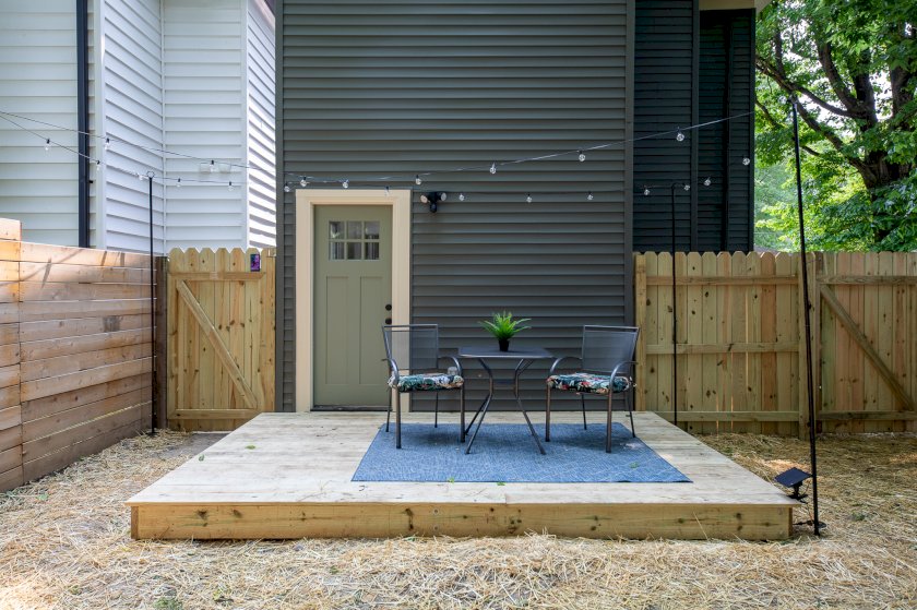 2809 Ashland Ave
