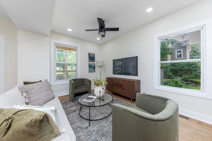 2809 Ashland Ave