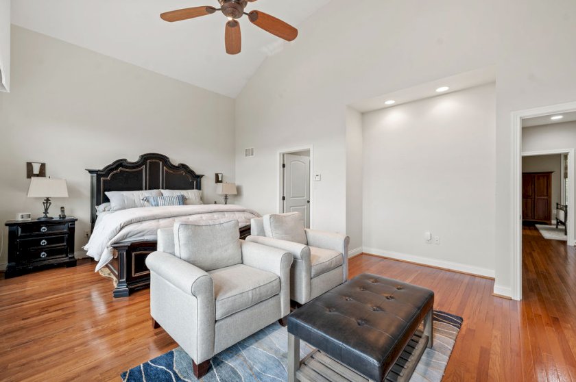 1464 Riverside Dr