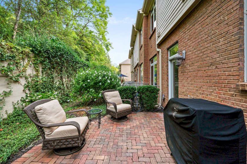 1464 Riverside Dr