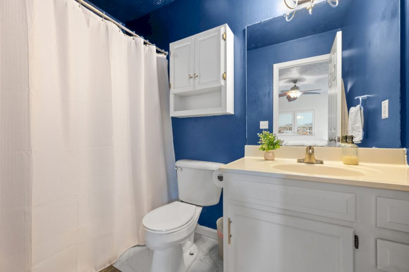 690 Bluebird Ln