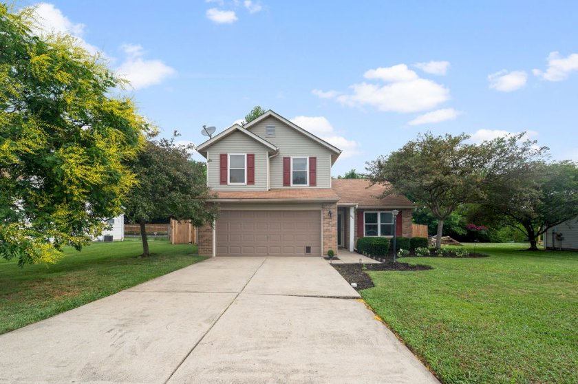 690 Bluebird Ln