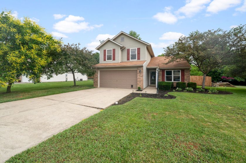 690 Bluebird Ln